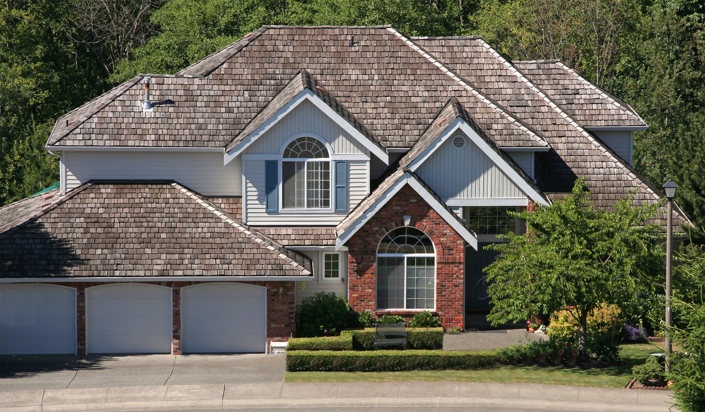 Most-Common-Problems-We-See-with-Wood-Shake-Roofs-01